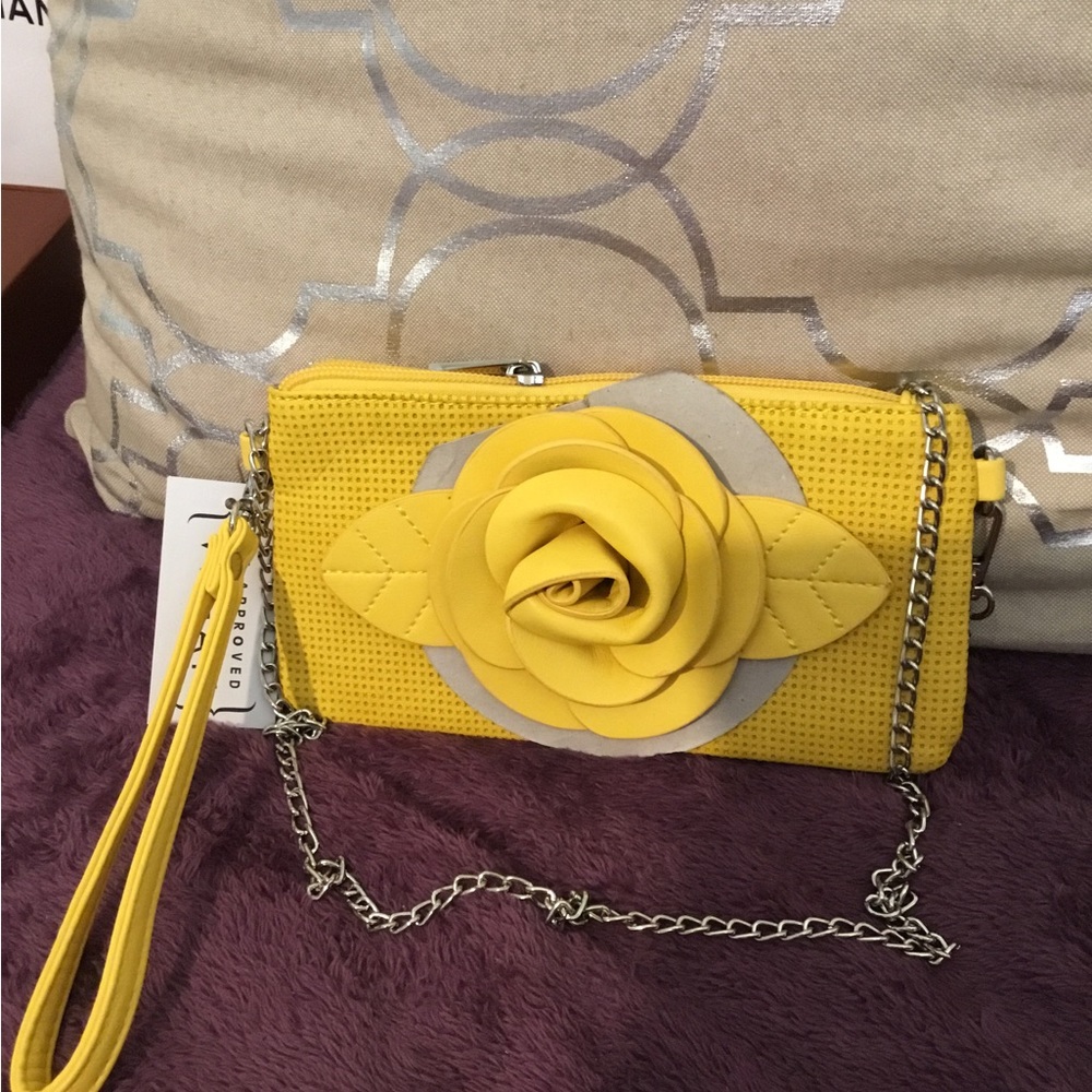 NWT Mellow World Vegan Wristlet & Chain